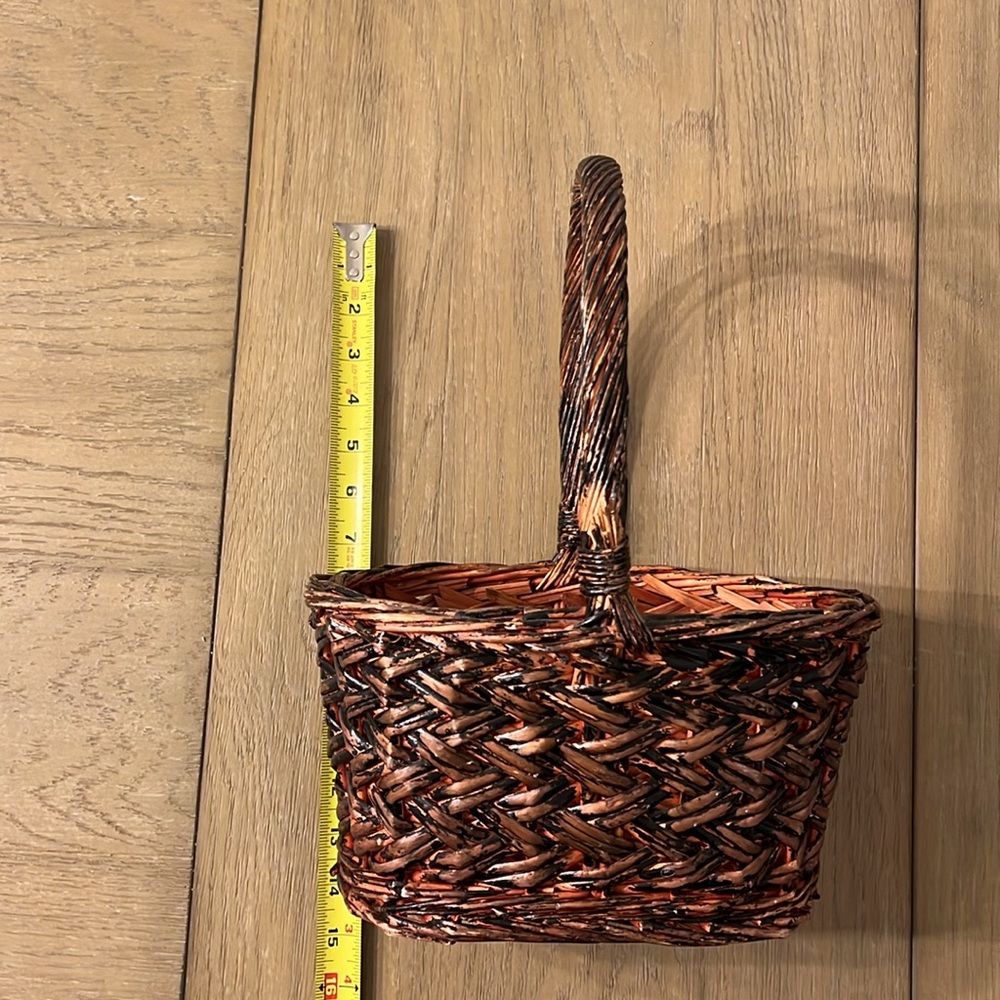 vintage oval woven basket with handle ~ dark finish - Picture 5 of 7